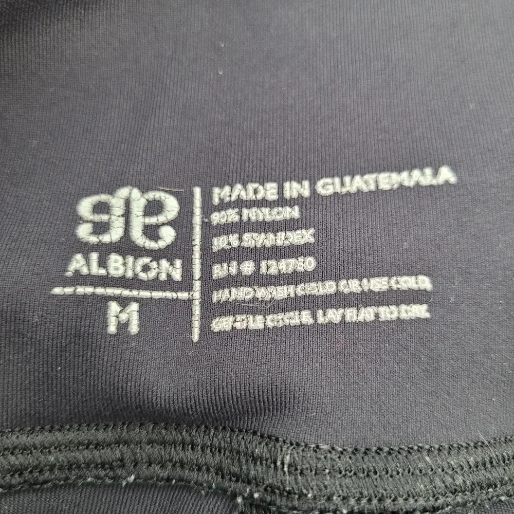ALBION intention 3/4 black high rise capri leggings size Medium